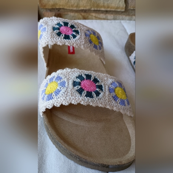UnionBay Women's Sandals with Floral Embroidery_10 - Picture 2 of 7